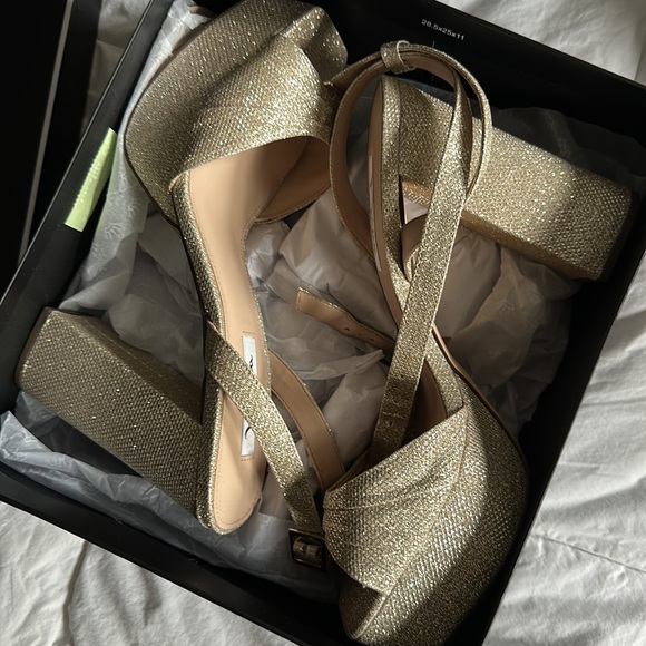 Nina Dorcas Platform Sandal Size 11 Gold Glitter NWT - Picture 2 of 2